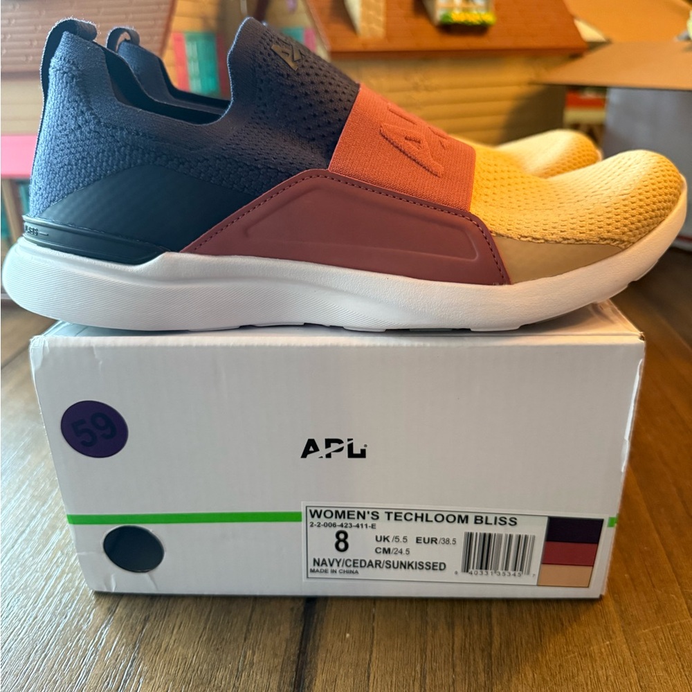 Never Worn, with box! ✨APL TechLoom Bliss - Size 8✨